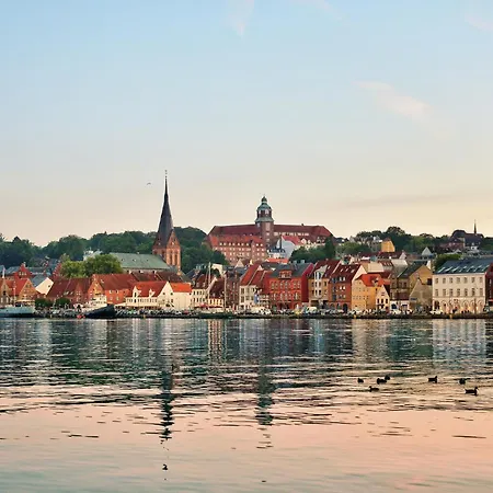 Landloft Nedderby - Grosszuegig & Modern Lägenhet
